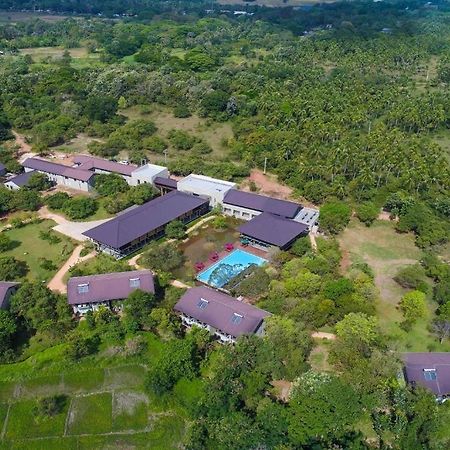 Tropical Life Resort And Spa Дамбулла Экстерьер фото